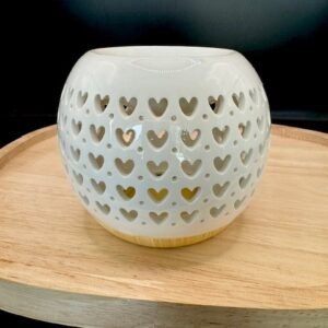 Brûleur d’arômes en céramique blanche avec motif cœur ajouré