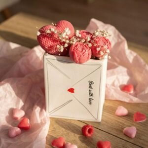 Bouquet de Fleurs en Cire & Vase "Sent with Love"