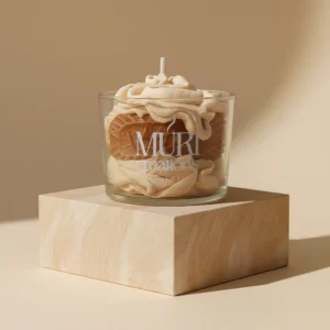 Photo d'une bougie artisanale parfumée au speculos 150 ml sur un support en marbre
